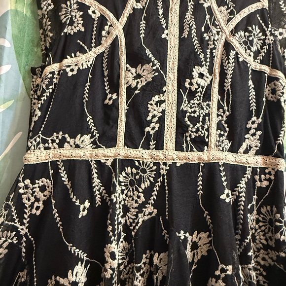 Free People - Laurel Lace Mini Dress Sz 12 Black and Cream - Picture 4 of 5